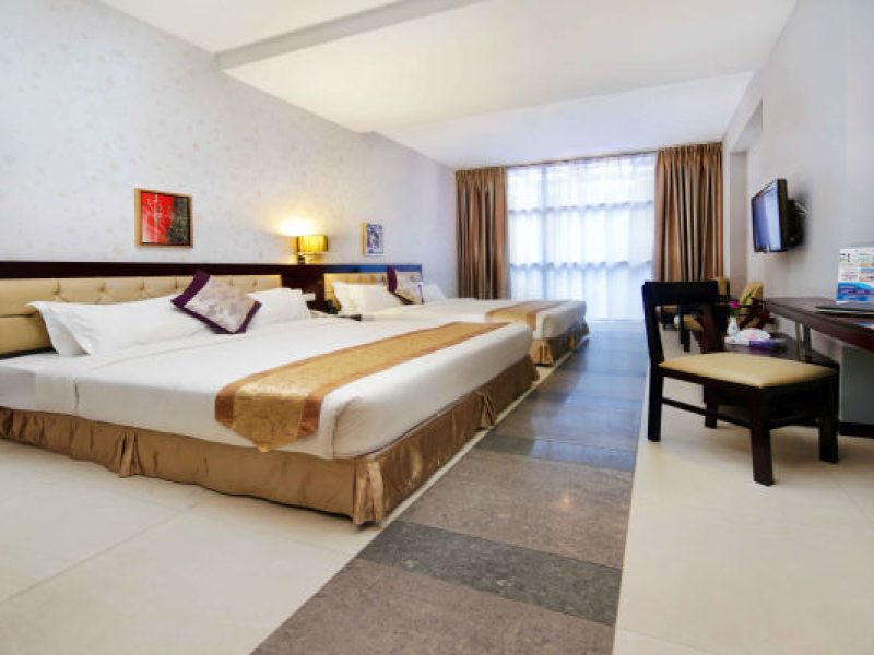 Cox Deluxe Triple Bed (City View)