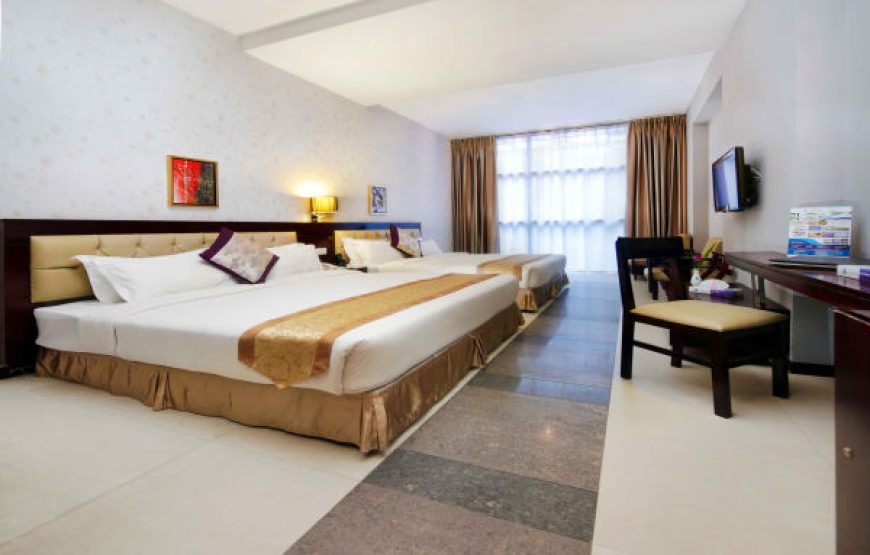 Cox Deluxe Triple Bed (City View)