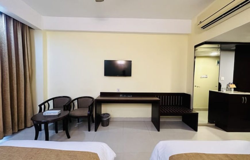 Premier Twin with Balcony (Higher Floor)